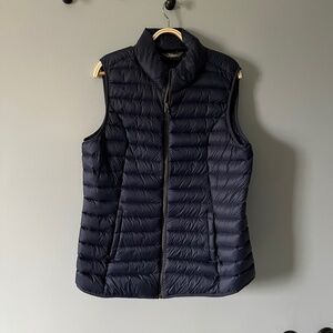 Natural Reflections Women’s puffer vest Navy size L